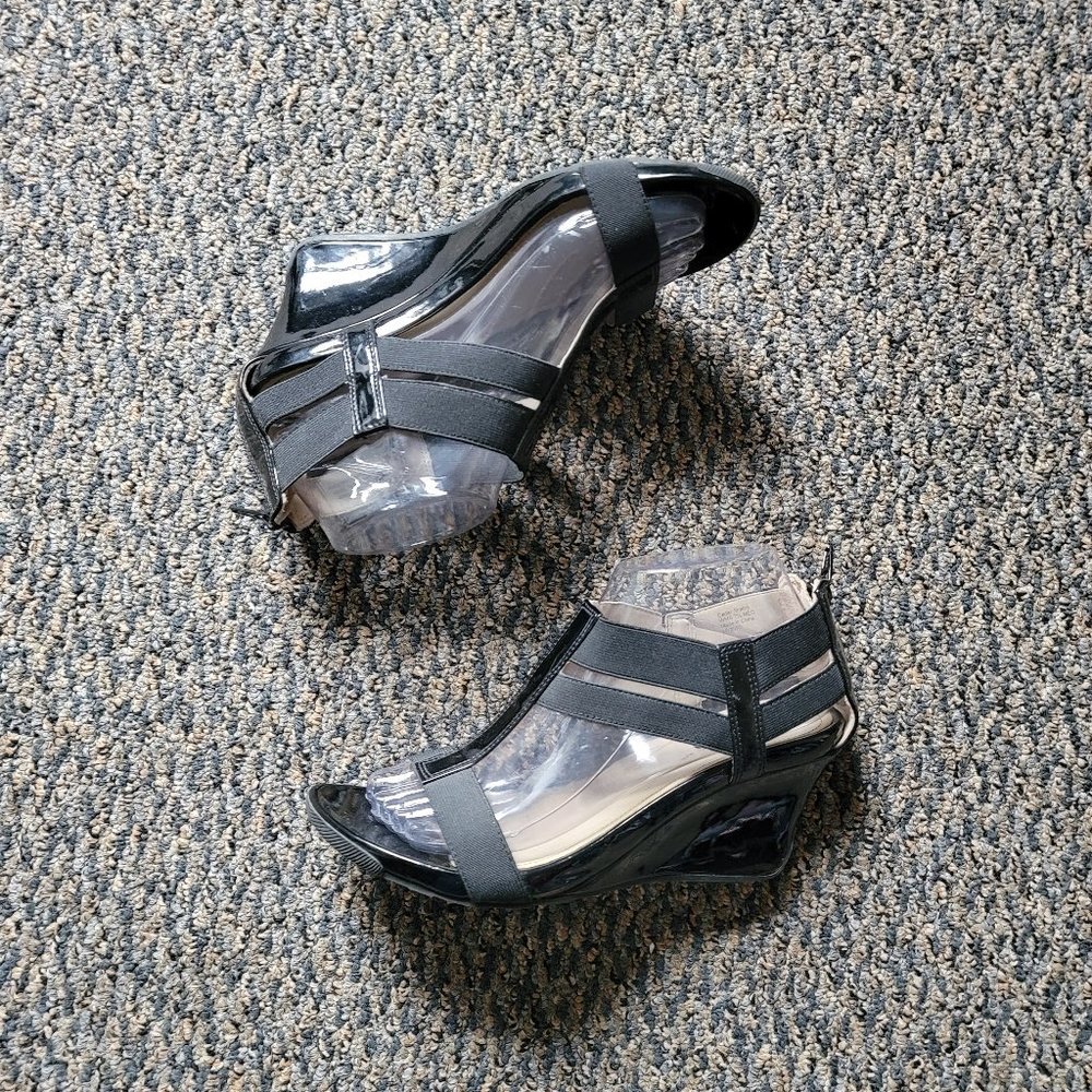 Black Kenneth Cole Strappy Sandals Size 7.5